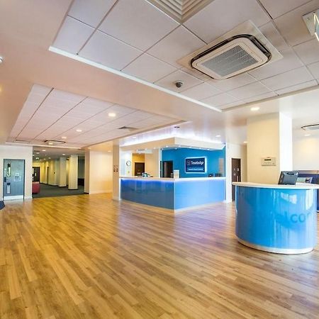Mercure London Gatwick Airport Horley Exterior foto