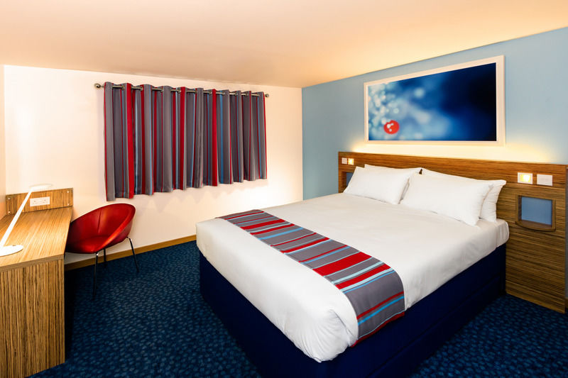 Mercure London Gatwick Airport Horley Exterior foto