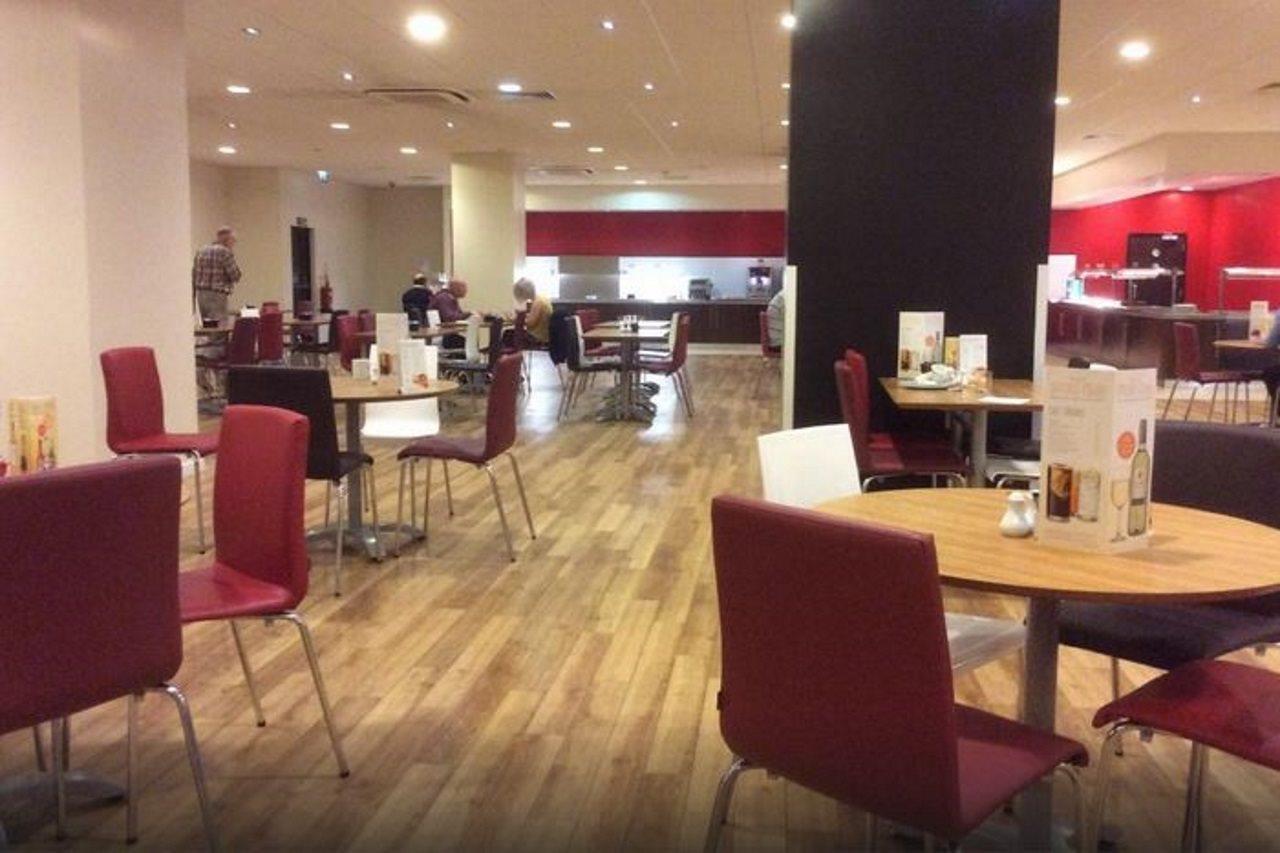 Mercure London Gatwick Airport Horley Exterior foto