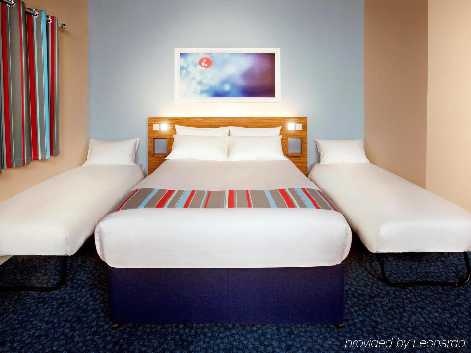 Mercure London Gatwick Airport Horley Exterior foto